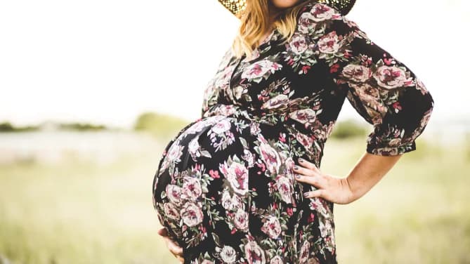 These are the best places to shop for petite maternity clothes