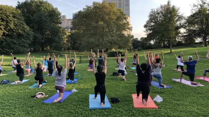 yoga teacher at Riverside Park outdoor yoga