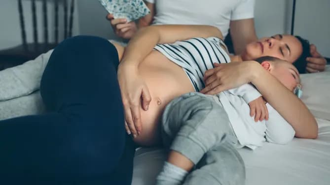 pregnant mother co-sleeping