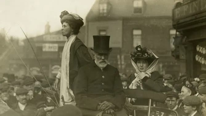 Emmeline Pankhurst (left)