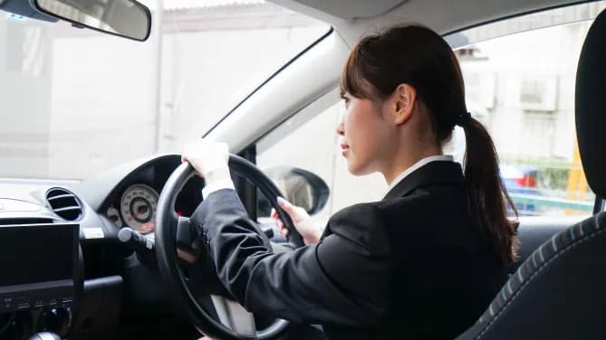 woman driving to work
